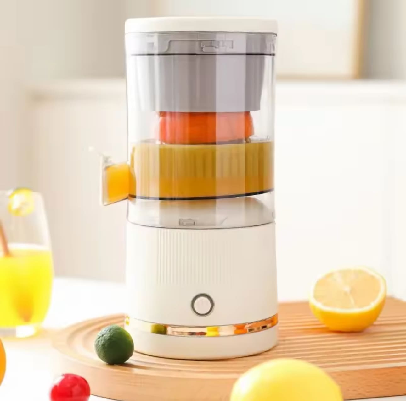 Fresh, pure citrus juice at the press of a single button—completely hands-free and cordless.